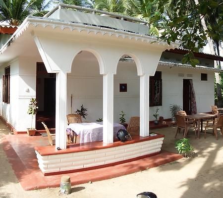 Little White House Hotel Trincomalee Exterior foto