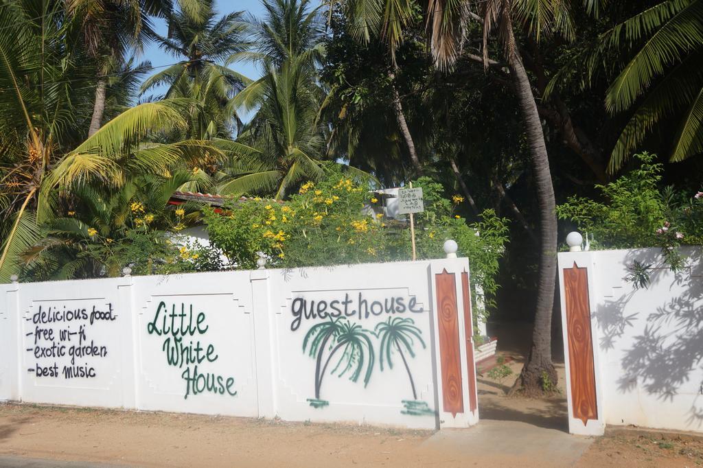 Little White House Hotel Trincomalee Exterior foto